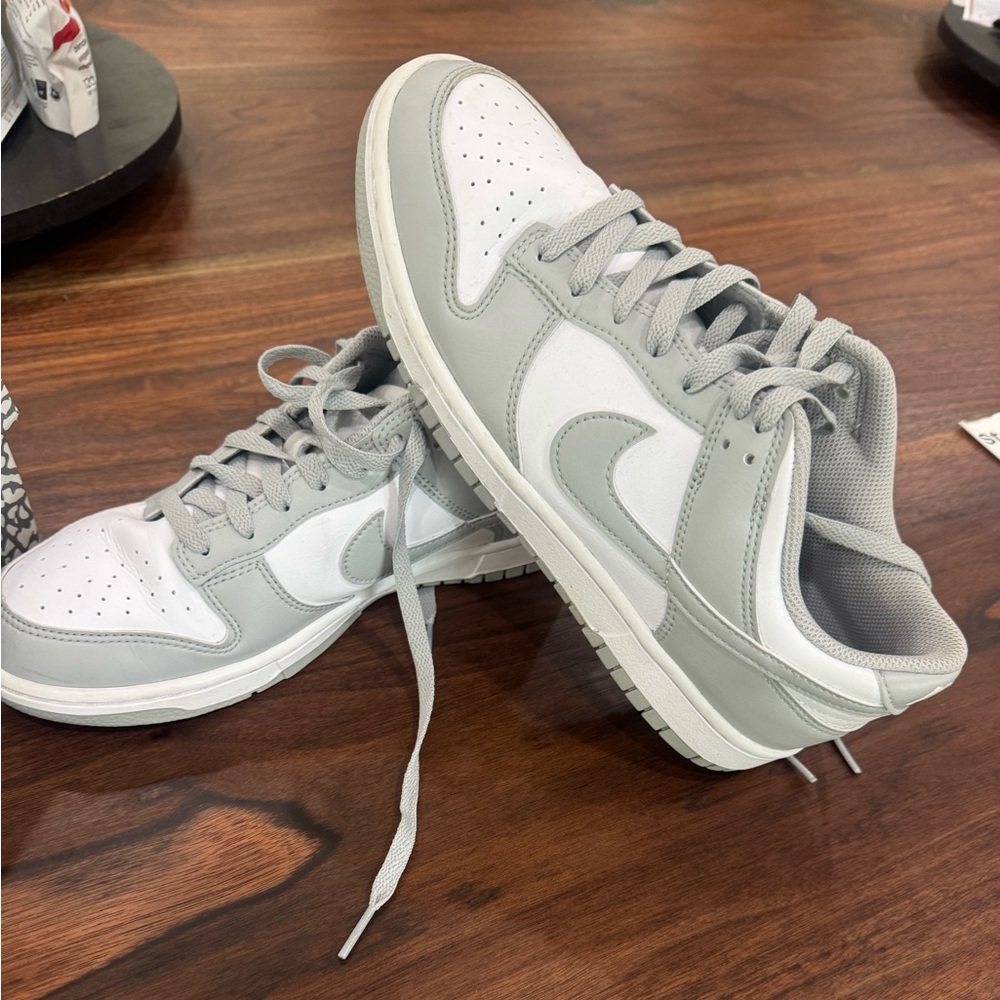 Nike. size 9.5 men’s. Gray and white. Very gently used, maybe worn twice.